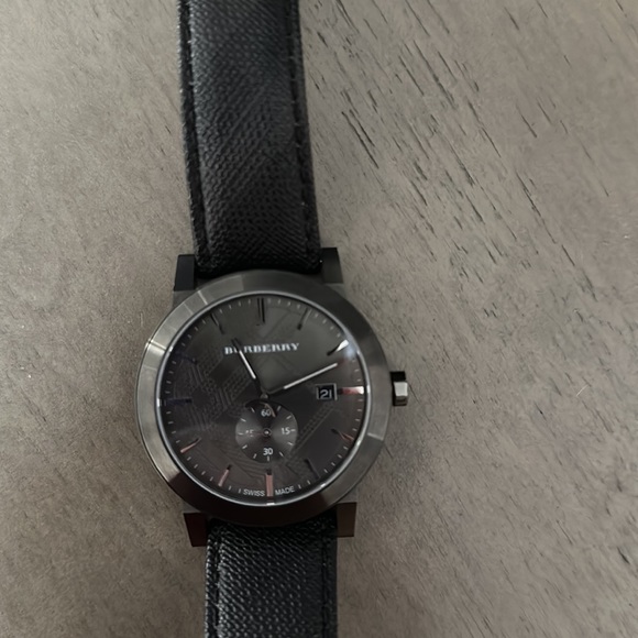 Burberry watch - Picture 2 of 6